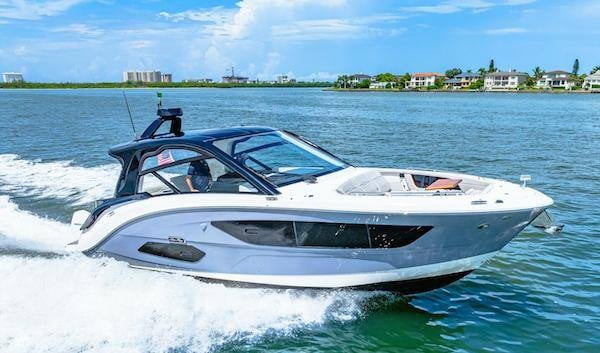 2022 Sea Ray 370