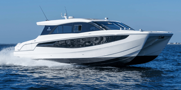 Aquila 42 Coupe running