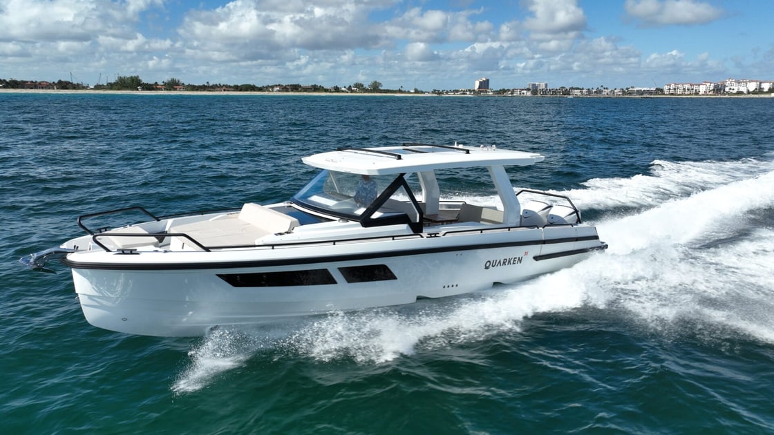 Quarken 35 Sport Tourer underway