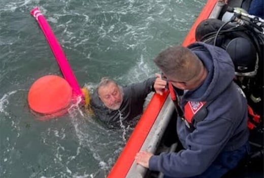 Dive-master-escaped-sinking-vessel-11-22-24