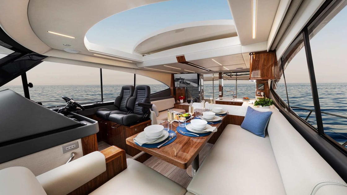 Riviera-505-SUV-Saloon-01-Gloss-Walnut