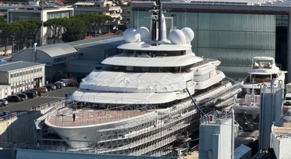 Putin is Painting His Impounded Yacht