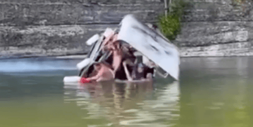 hang-on-boneheaded-boaters-1