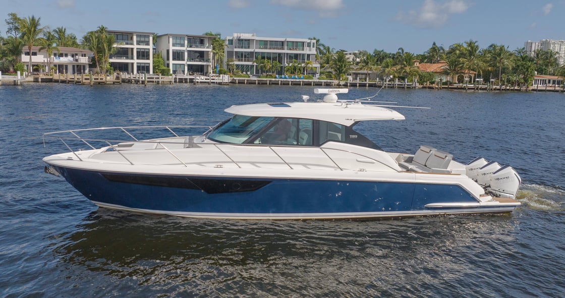 hmy-tiara-yachts-43-le-1