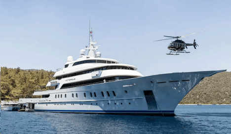 superyacht-rescue-at-sea