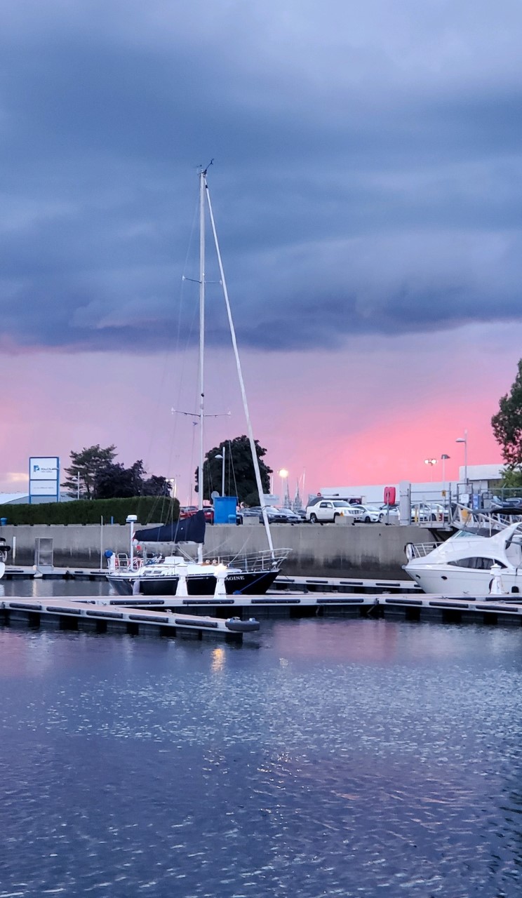 thumbnail_Quebec city in Quebec Canada sunset at the marina